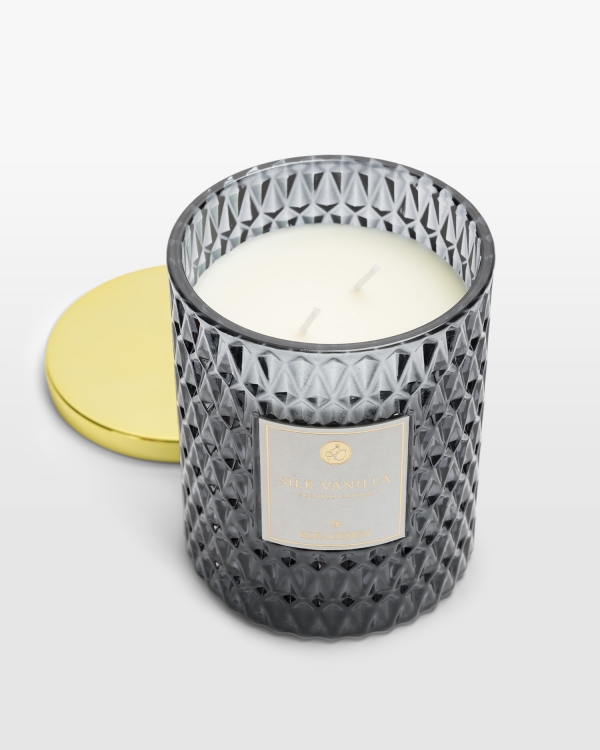 Marineblåt duftlys med duften Silk Vanilla