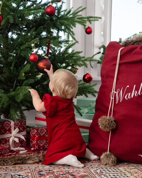 rød julekugle med personlig tekst