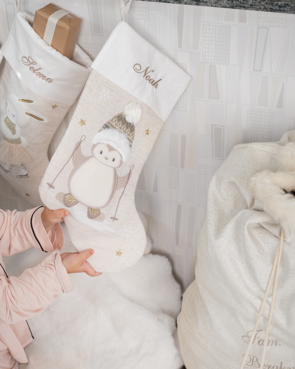 cremefarvet julesok med personligt broderi