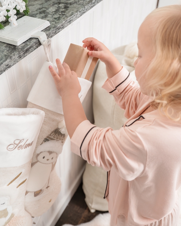 julesok med personligt broderi til hele familien