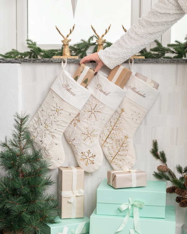 cremefarvede julestrømper med glitrende detaljer