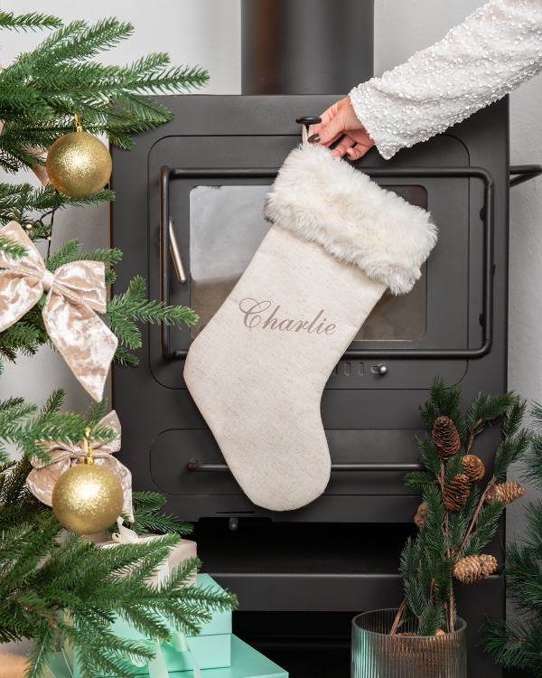 julesok med pelskant og personligt broderi