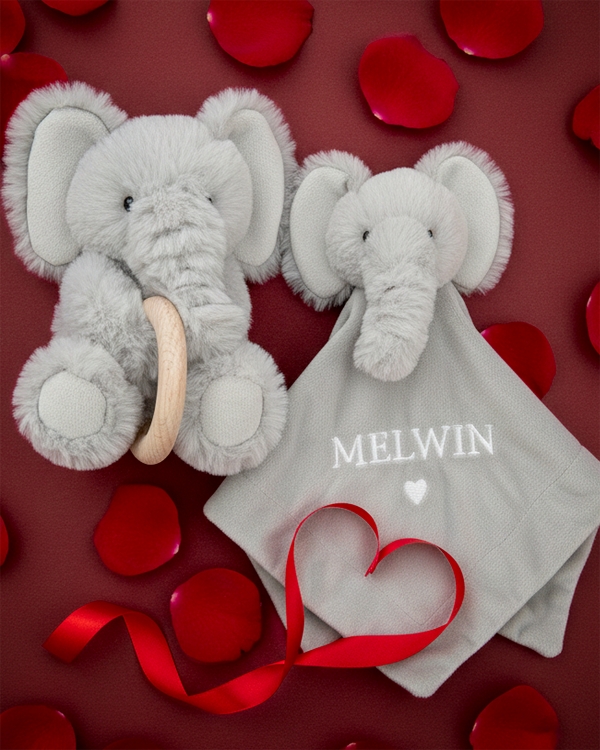 Elefant-krammetæppe og bidering med navn til Valentinsdag