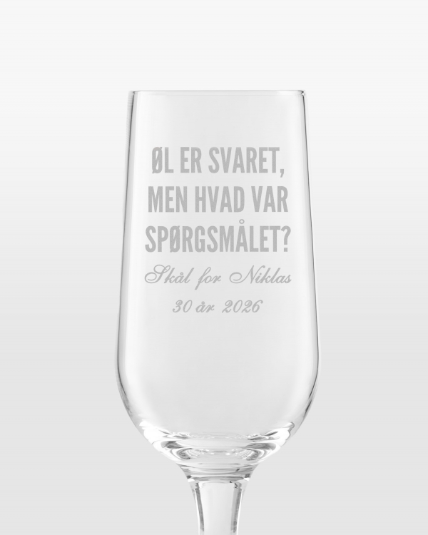 Ølglas med graveret navn og citat