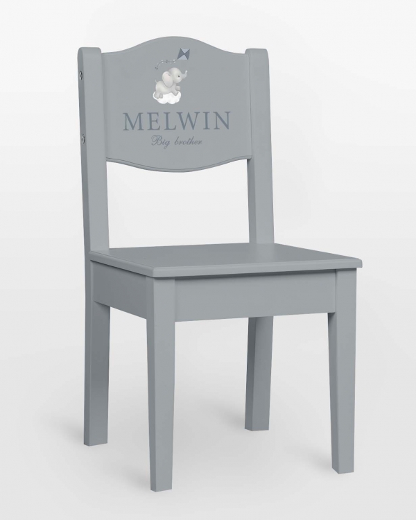 Blå højstol med elefantmotiv og navn samt valgfri tekst