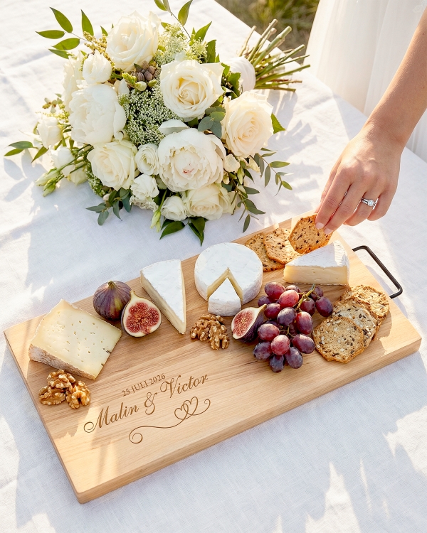 Skærebræt i elletræ med indgraveret tekst efter eget valg