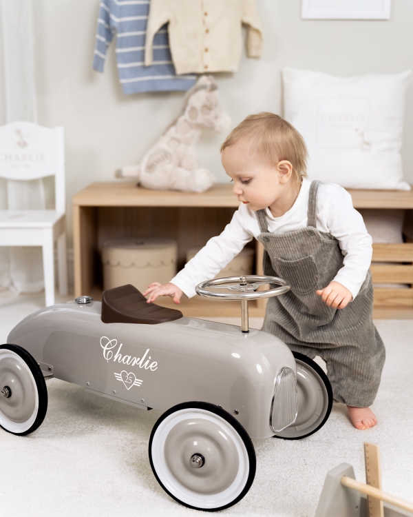 personlige sparkbiler i metal som trykkes med barnets navn