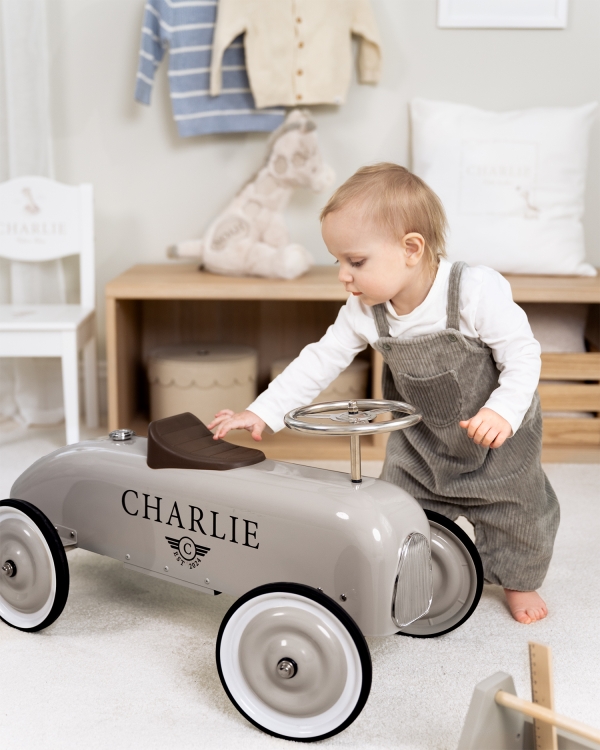 personlige sparkbiler i metal som trykkes med barnets navn