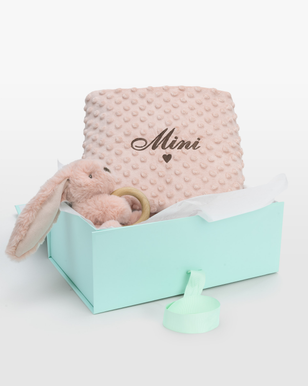 Gavesæt med bamse og bidering samt tæppe med barnets navn