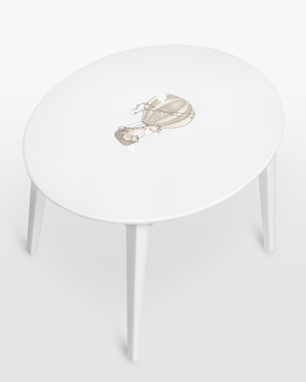 Hvidt træbord med girafmotiv