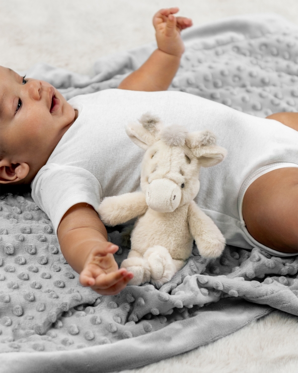 bamsegiraf med rangle