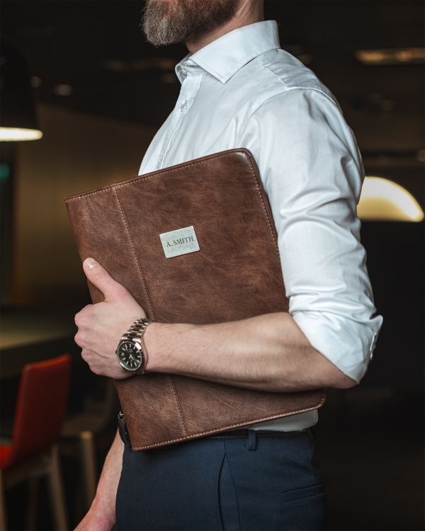 Konferencemappe med navn, Brown - Lounge