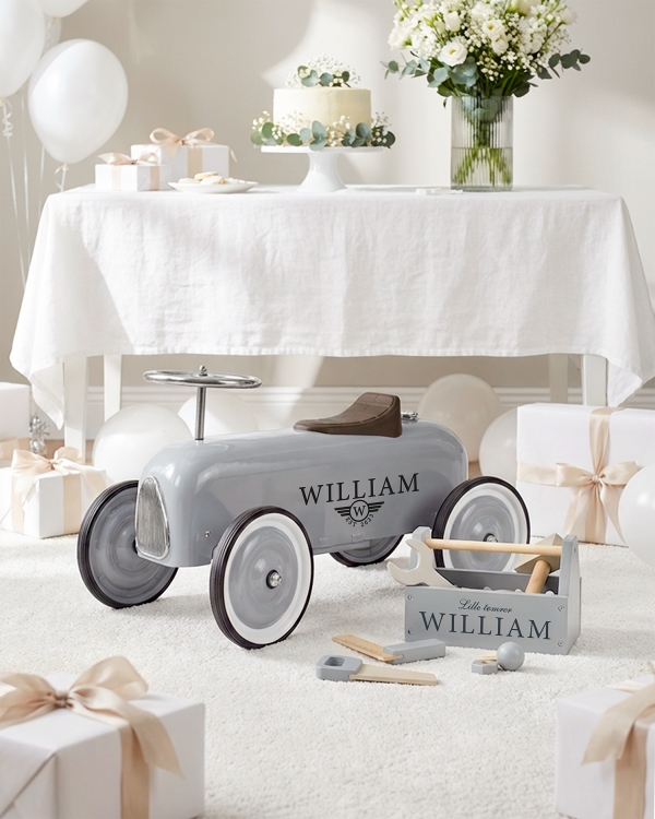 Gavesæt til børn med løbehjul og værktøjskasse i blå med personlig tekst