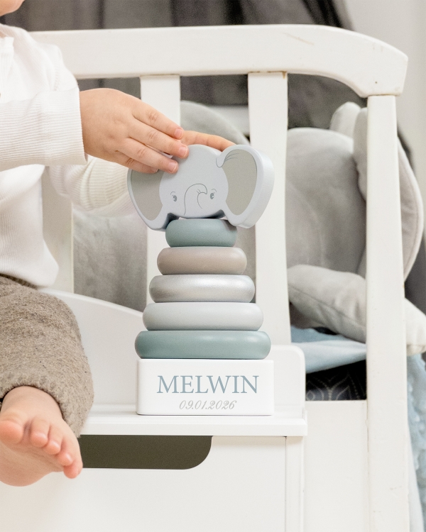 Stabletårn i grønt med elefantmotiv og navn