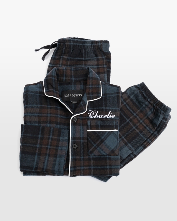 Marineblå flannelpyjamas med navn