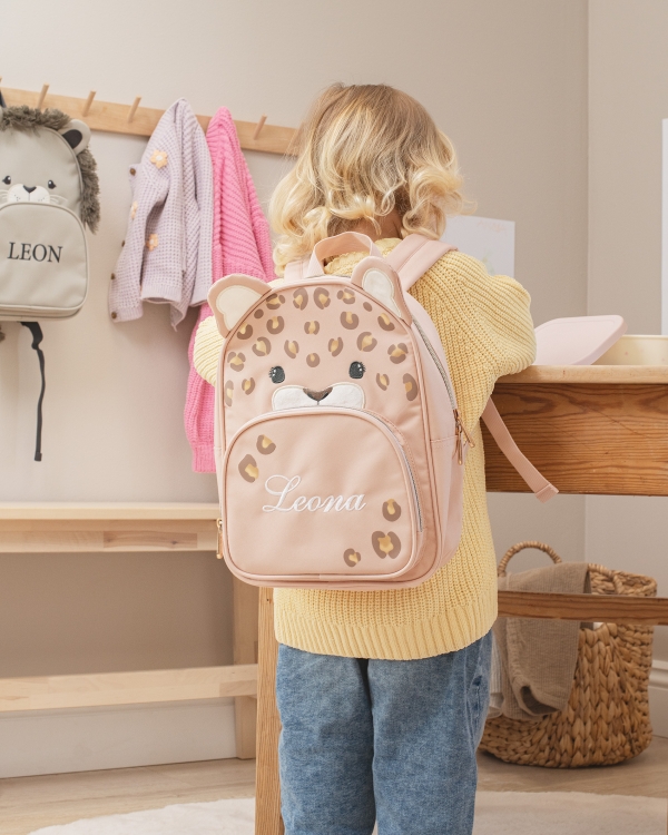 lyserød børnerygsæk med leopardmotiv
