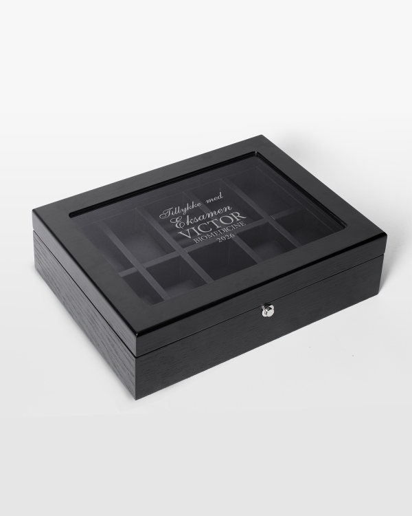 Smuk sort træuræske med glaslåg og indgraveret tekst efter eget valg til dimission