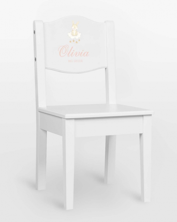 Hvid højstol med kaninmotiv og navn samt valgfri tekst