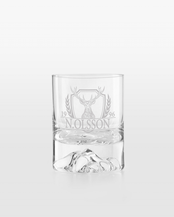 Whiskyglas med graveret navn og hjortemotiv