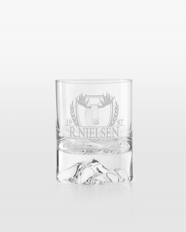 Whiskyglas graveret med navn og elgmotiv